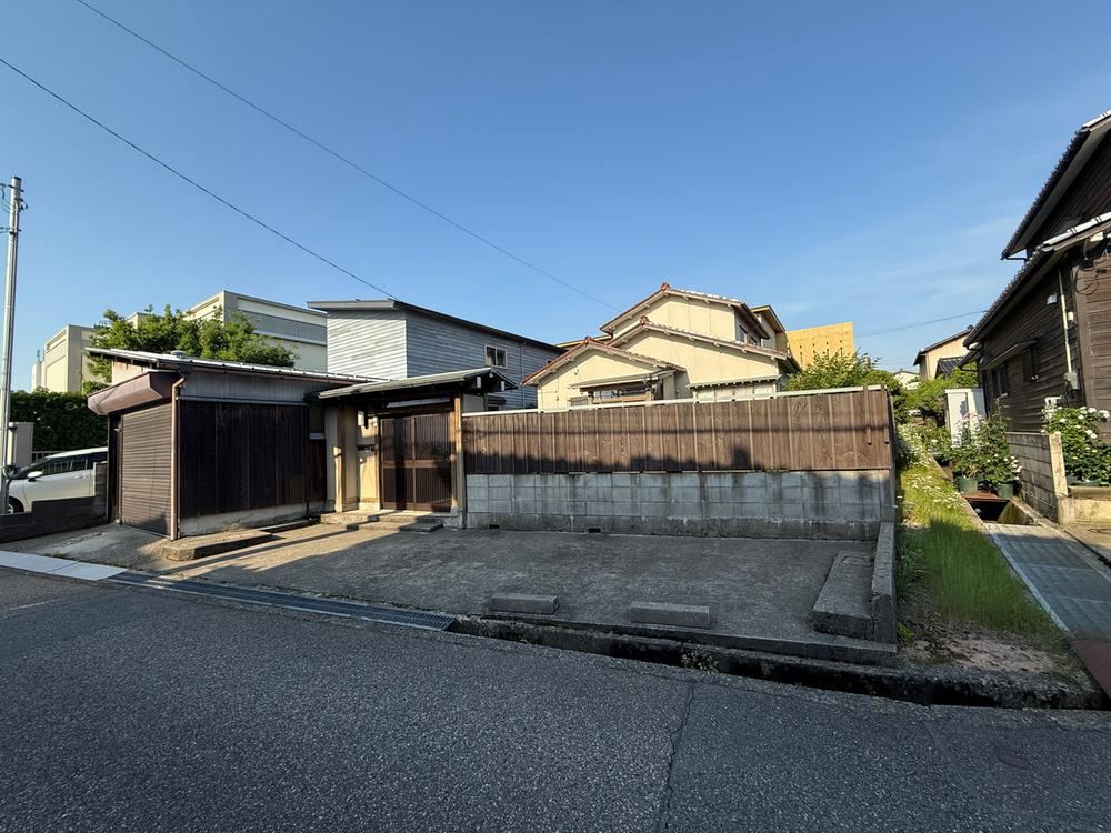 371 m² land in Kanazawa, Ishikawa - Photo 1