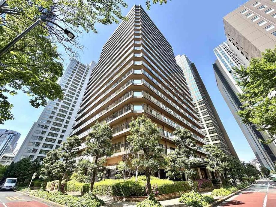 2LDK apartment in Shinjuku Ward, Tokyo - Photo 1