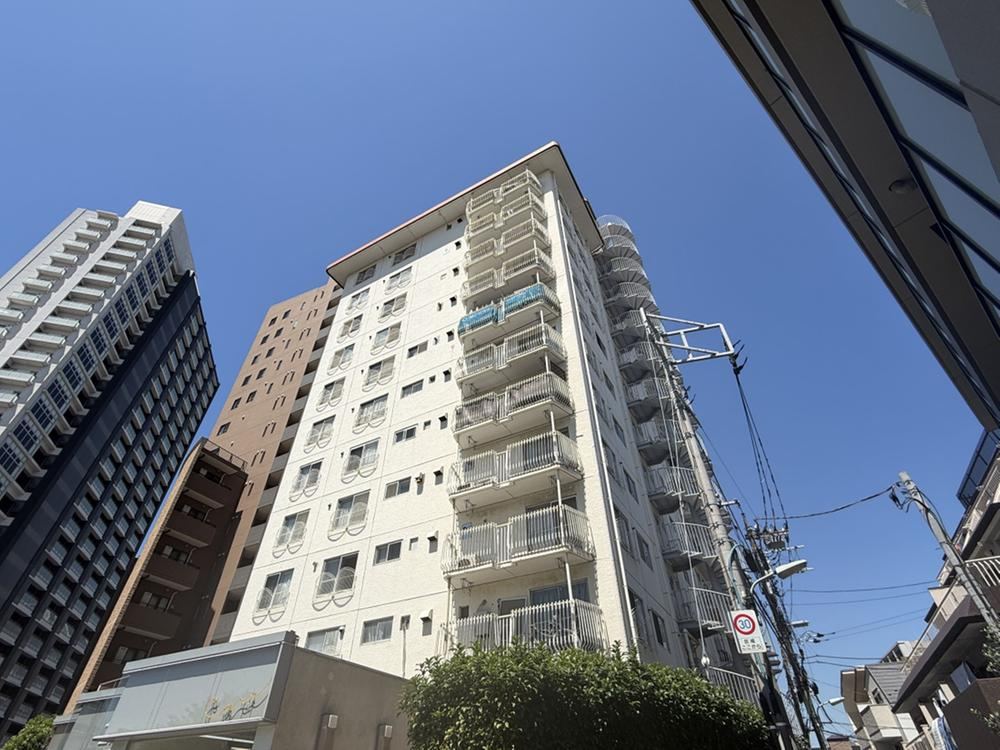 3LDK+S apartment in Shinagawa Ward, Tokyo - Photo 1