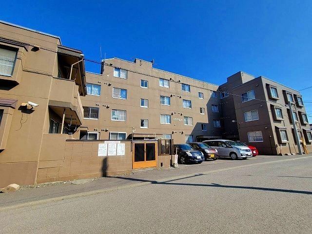 2LDK apartment in Shiroishi Ward, Sapporo, Hokkaido - Photo 1