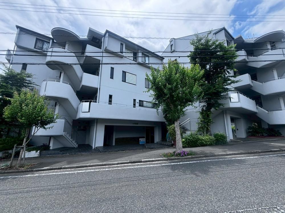 2LDK+2S apartment in Hirakata, Osaka - Photo 1