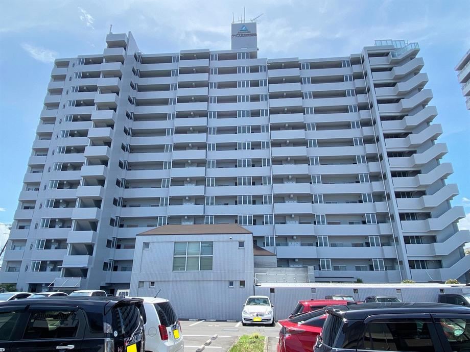 3LDK apartment in Matsuyama, Ehime - Photo 1