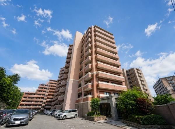 3LDK apartment in Yahatanishi Ward, Kitakyushu, Fukuoka - Photo 1