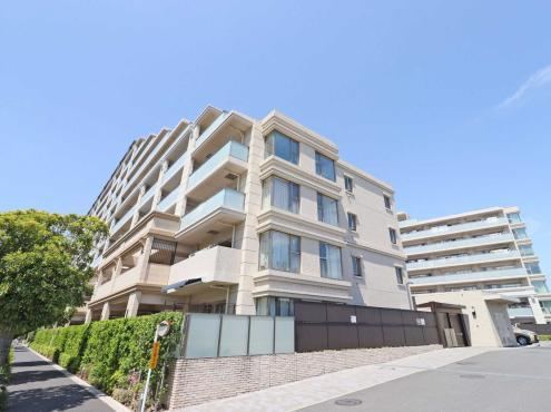 3LDK apartment in Mihama Ward, Chiba - Photo 1