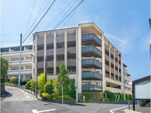 2LDK apartment in Shinjuku Ward, Tokyo - Photo 1