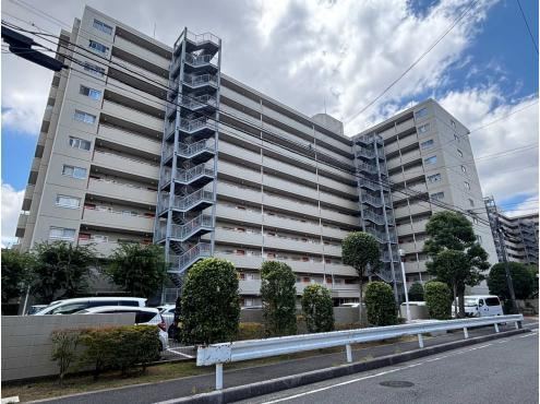 2LDK+S apartment in Ichikawa, Chiba - Photo 1
