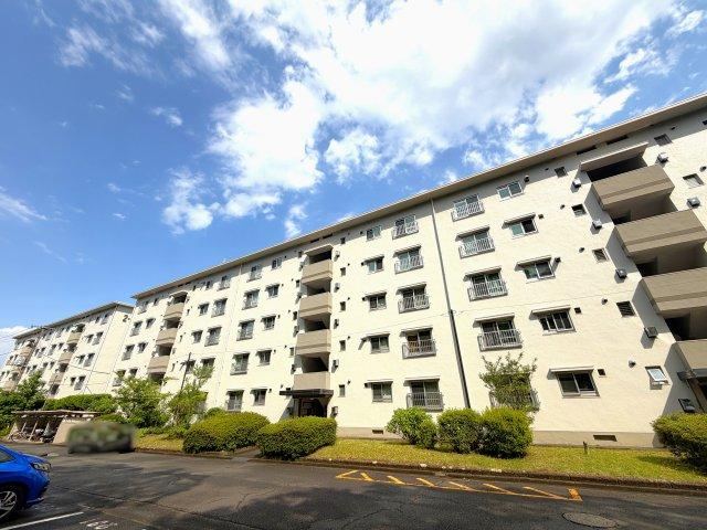 2LDK apartment in Tama, Tokyo - Photo 1