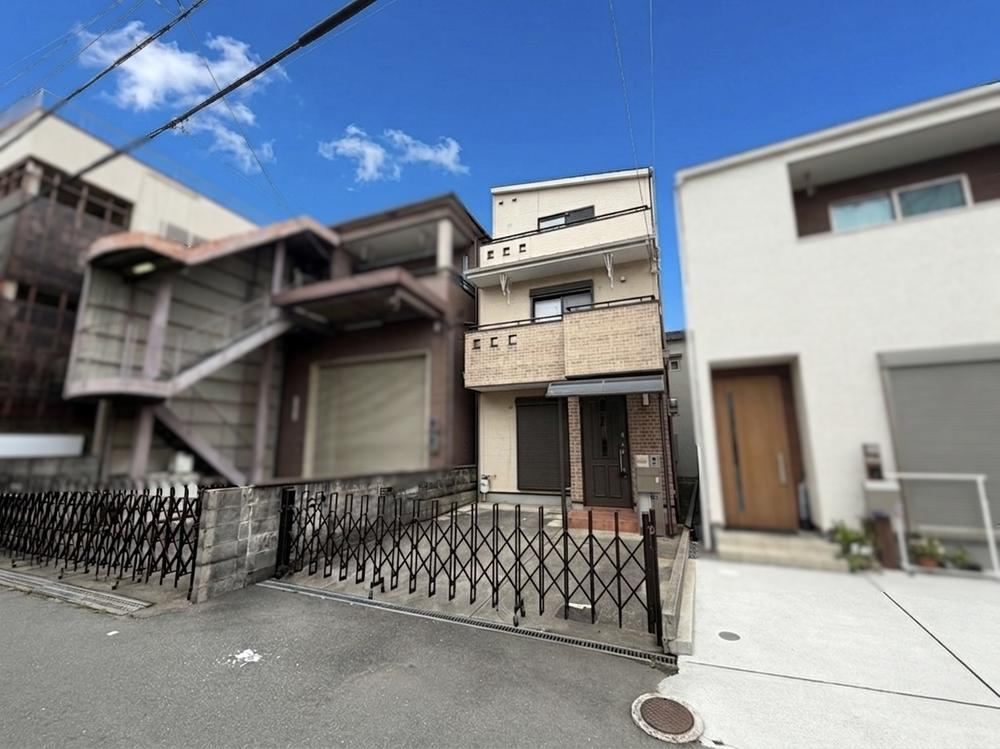 4LDK house in Higashiosaka, Osaka - Photo 1