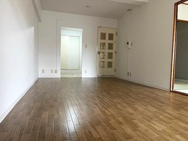 4LDK apartment in Kawachinagano, Osaka - Photo 1