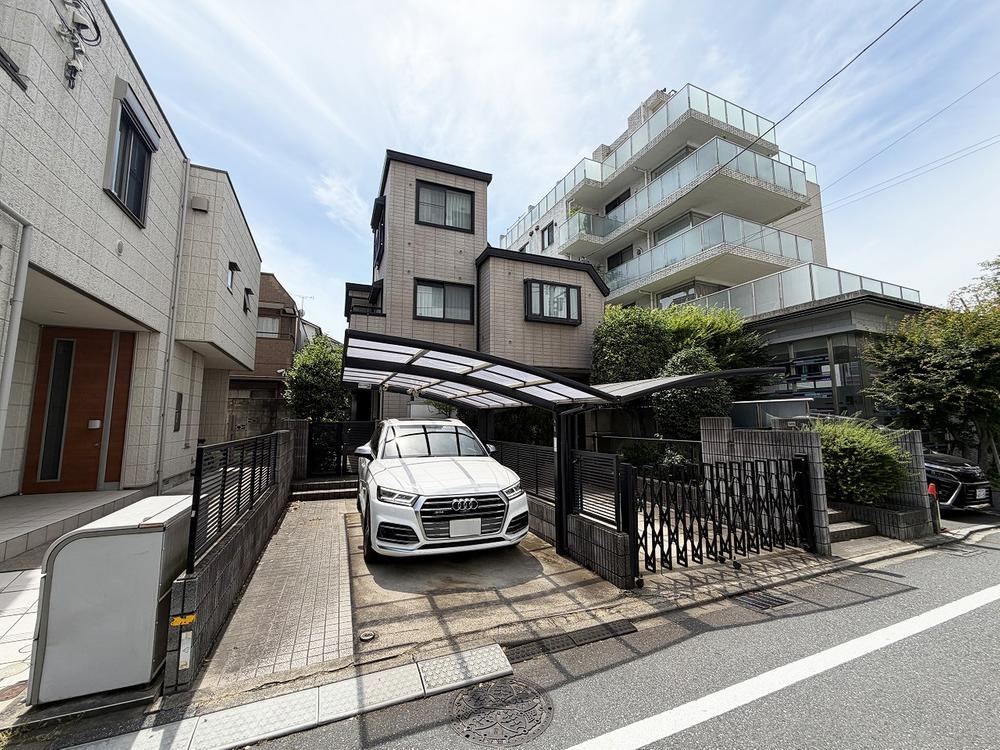 233 m² land in Shinjuku Ward, Tokyo - Photo 1