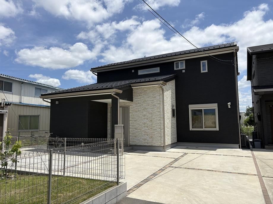 4LDK house in Koshigaya, Saitama - Photo 1