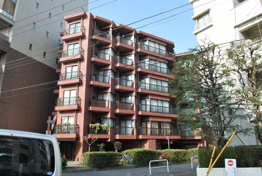 3LDK apartment in Minato Ward, Tokyo - Photo 1