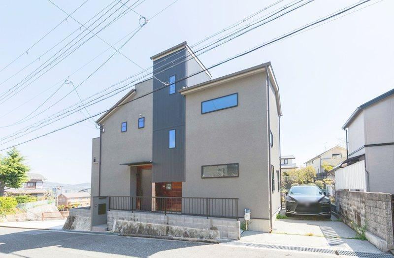 4LDK house in Takarazuka, Hyogo - Photo 1