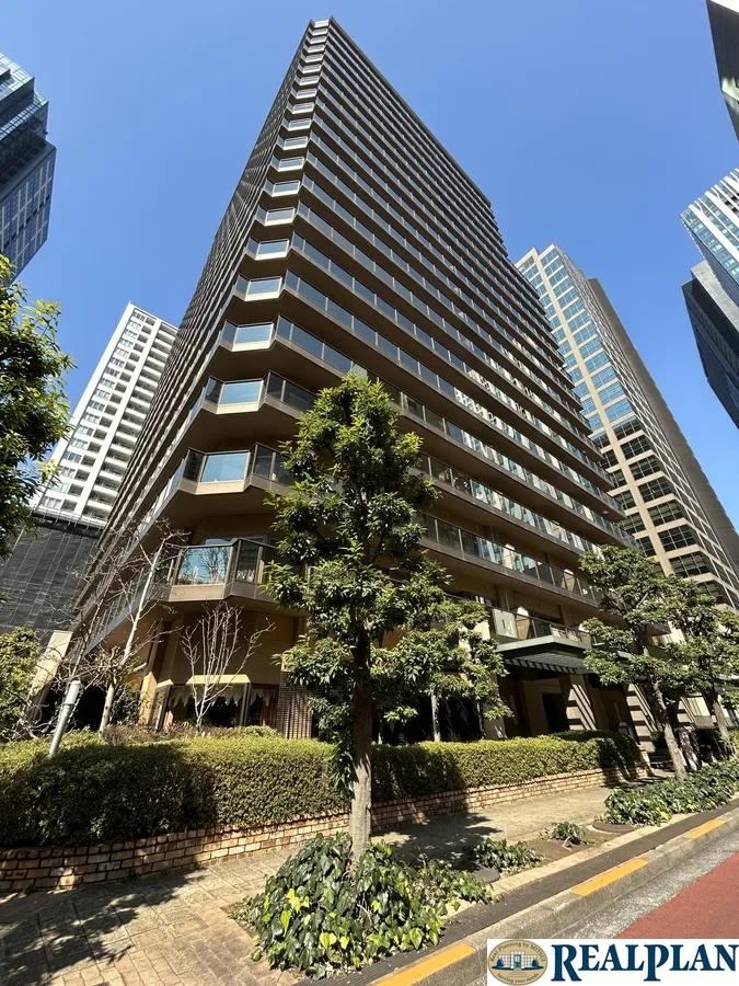 3LDK apartment in Shinjuku Ward, Tokyo - Photo 1