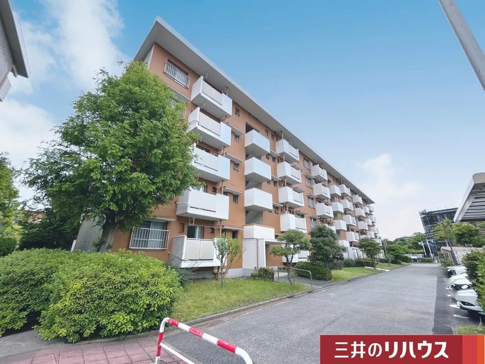 2LDK apartment in Mihama Ward, Chiba - Photo 1