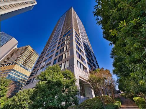 2LDK apartment in Minato Ward, Tokyo - Photo 1