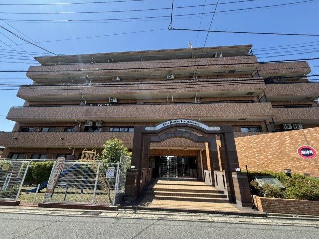 3LDK apartment in Kasukabe, Saitama - Photo 1
