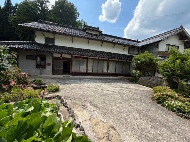 9LDK house in Shobara, Hiroshima - Photo 1
