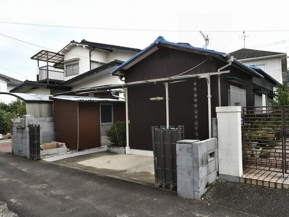 3DK house in Matsuyama, Ehime - Photo 1