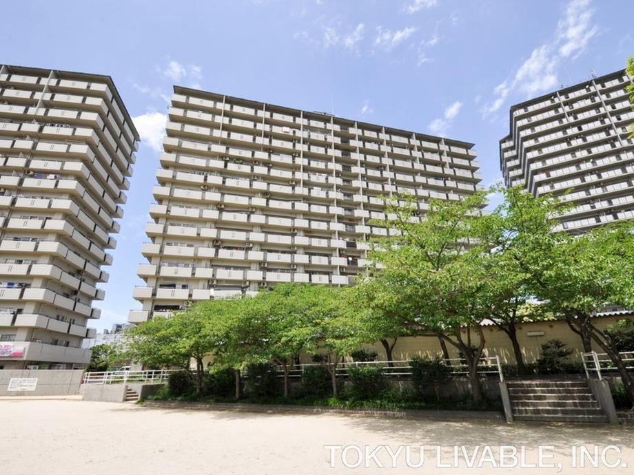 3LDK apartment in Nishiyodogawa Ward, Osaka - Photo 1