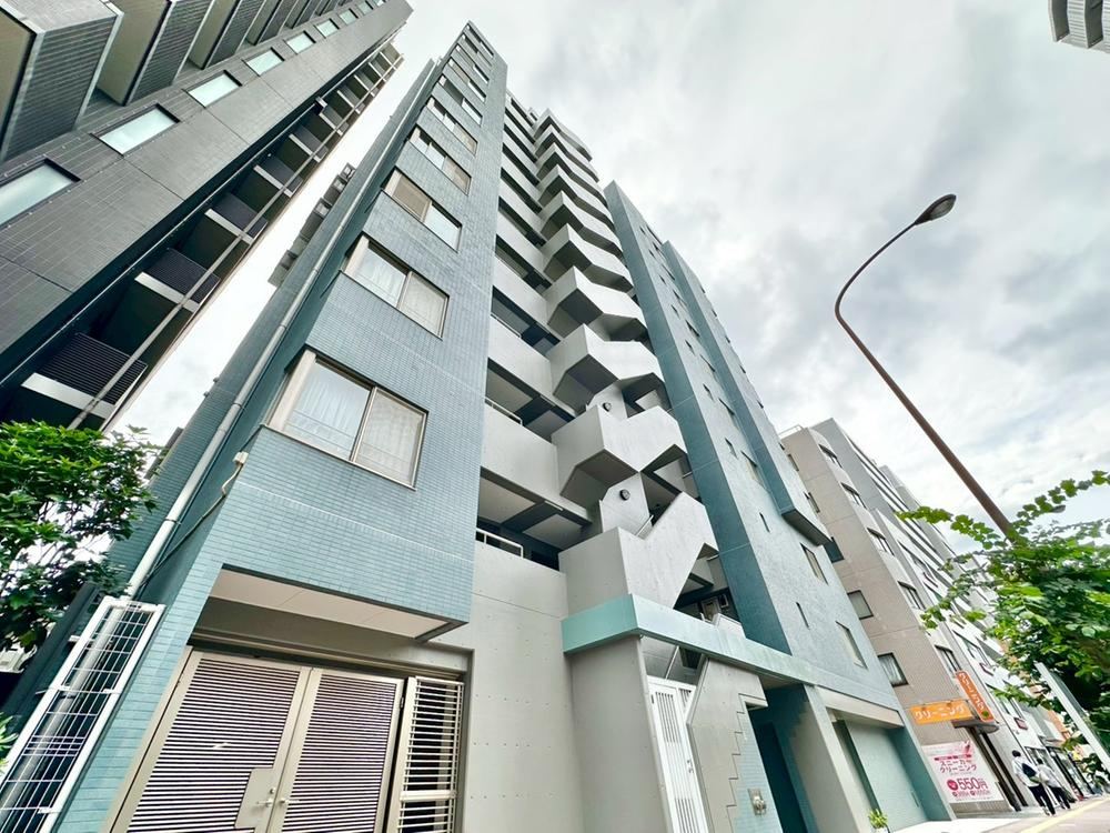 4LDK apartment in Bunkyo Ward, Tokyo - Photo 1