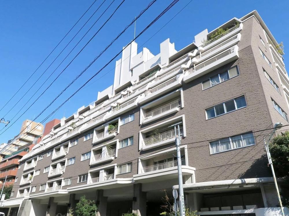 studio apartment in Minato Ward, Tokyo - Photo 1