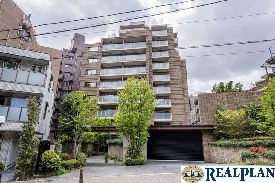 2LDK apartment in Shibuya Ward, Tokyo - Photo 1