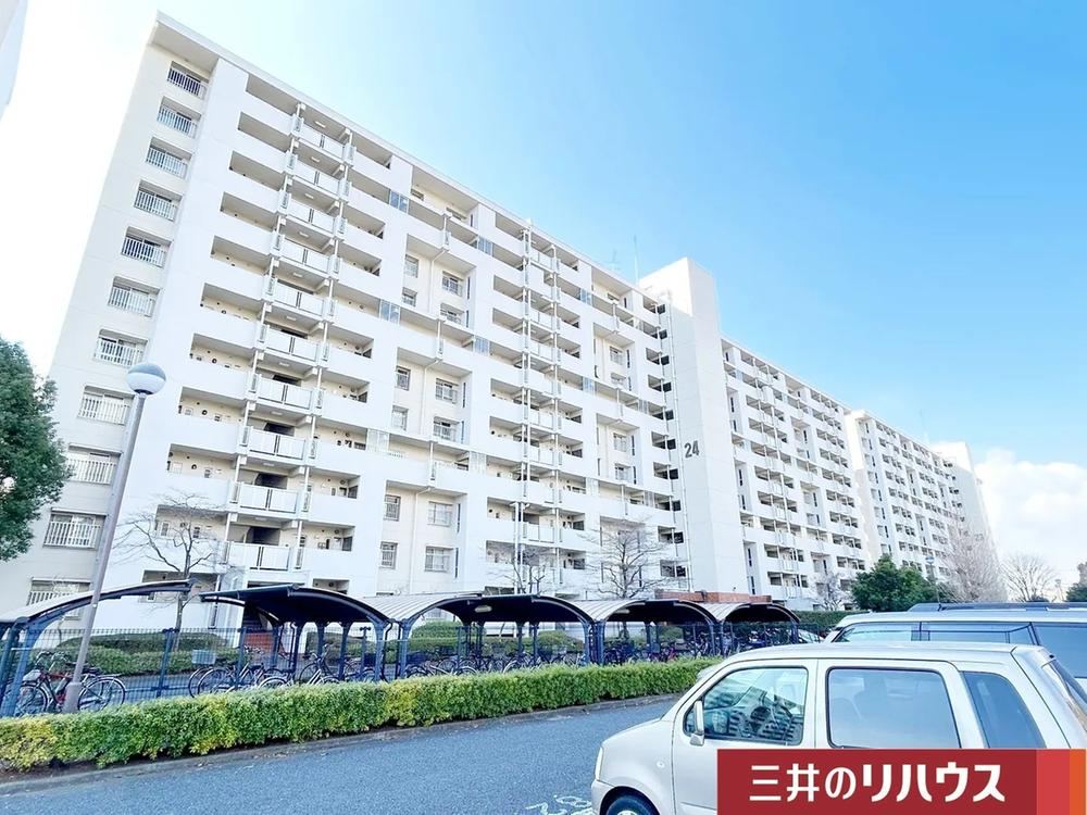 3LDK apartment in Akishima, Tokyo - Photo 1