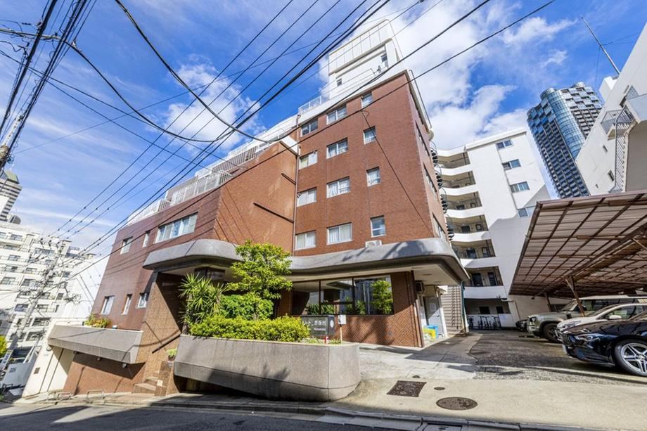 2LDK apartment in Minato Ward, Tokyo - Photo 1