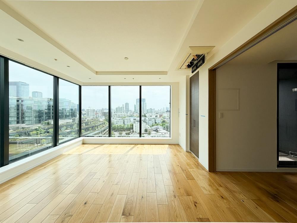 3LDK apartment in Minato Ward, Tokyo - Photo 1