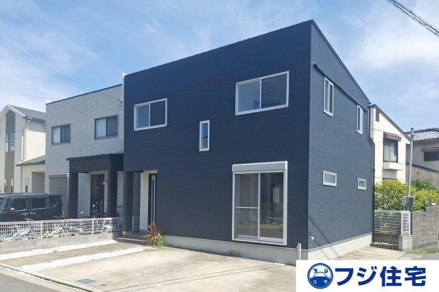 4LDK house in Kaizuka, Osaka - Photo 1