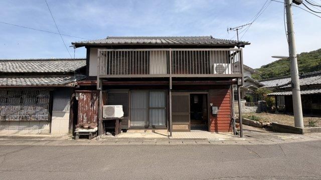 7DK house in Mitoyo, Kagawa - Photo 1