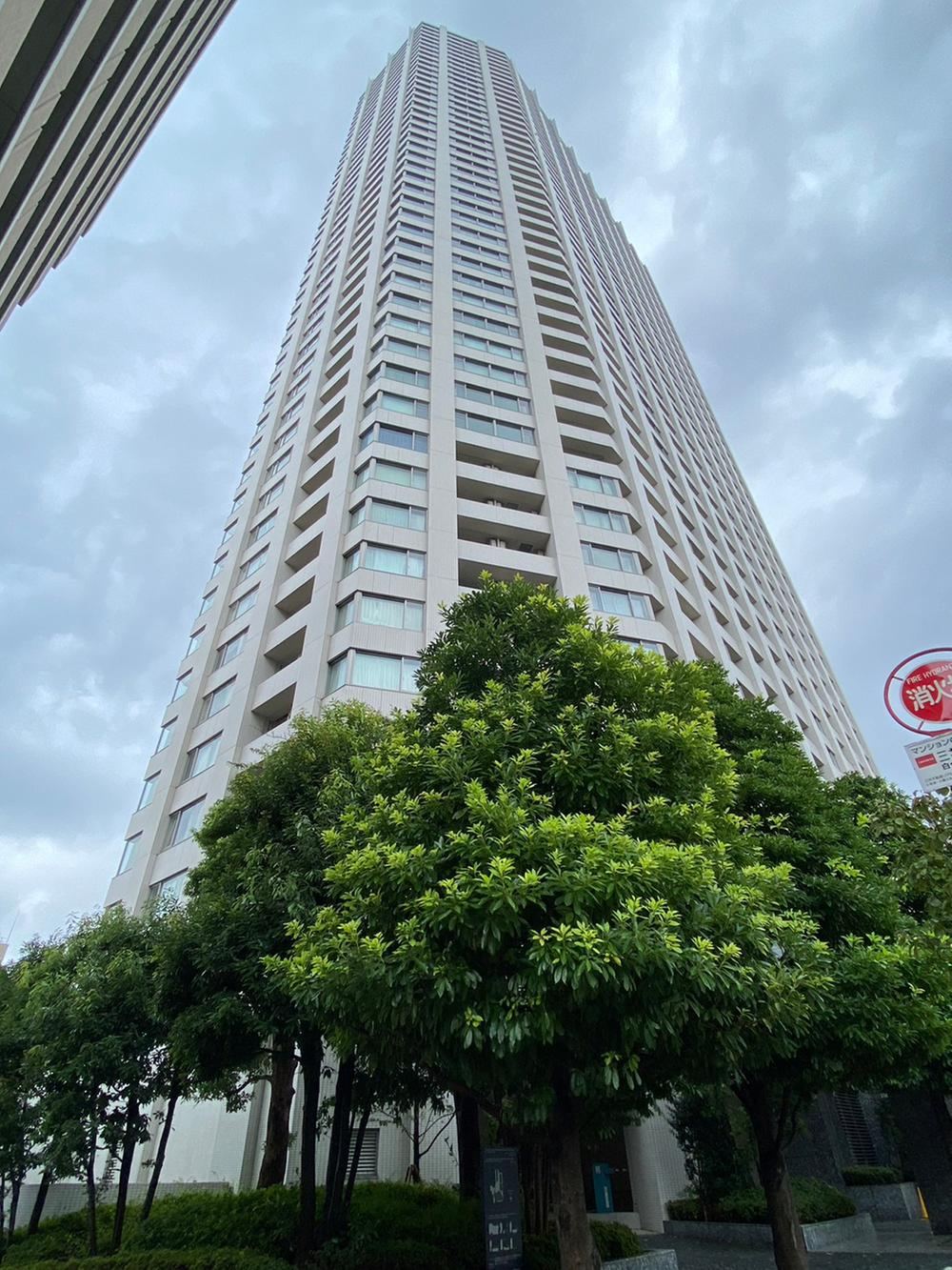 3LDK apartment in Minato Ward, Tokyo - Photo 1