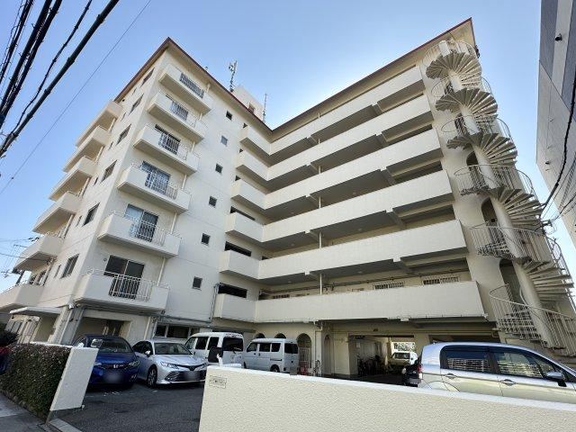 2LDK apartment in Tarumi Ward, Kobe, Hyogo - Photo 1