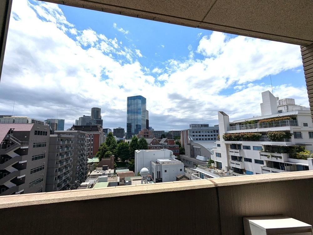 2LDK apartment in Minato Ward, Tokyo - Photo 1
