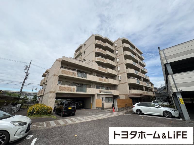 4LDK apartment in Toyota, Aichi - Photo 1