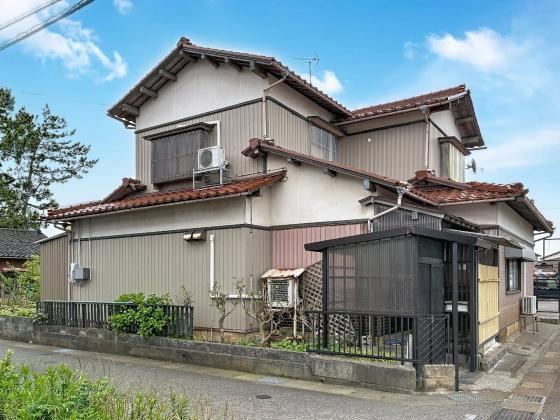 615 m² land in Komatsu, Ishikawa - Photo 1
