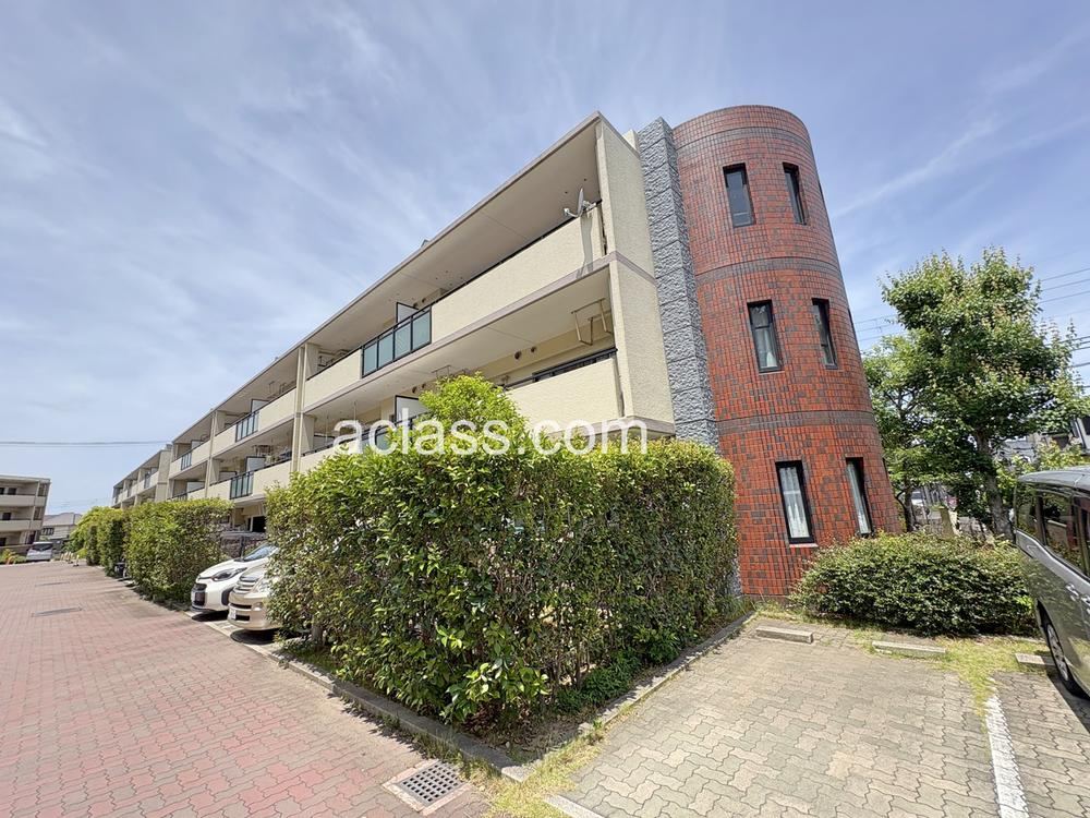 3LDK apartment in Tondabayashi, Osaka - Photo 1