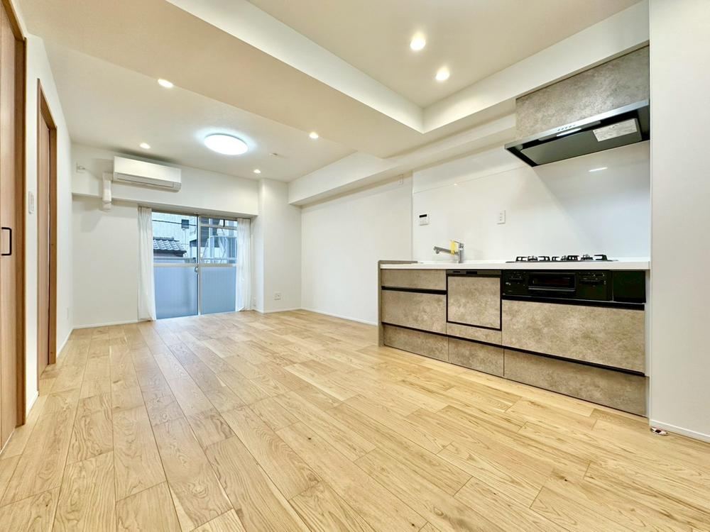 2LDK apartment in Shinjuku Ward, Tokyo - Photo 1