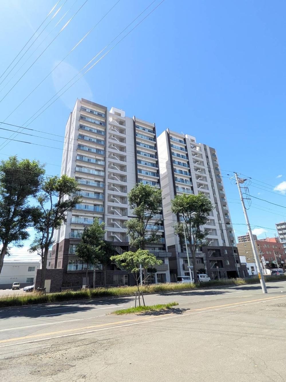4LDK+S apartment in Shiroishi Ward, Sapporo, Hokkaido - Photo 1