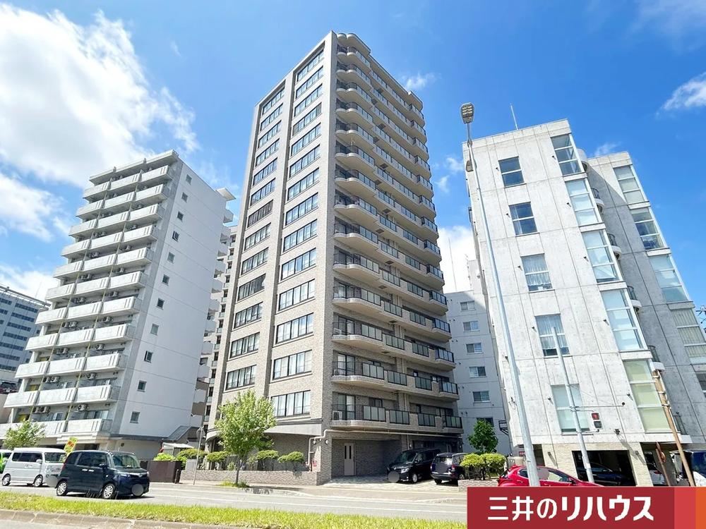 4LDK apartment in Chuo Ward, Sapporo, Hokkaido - Photo 1