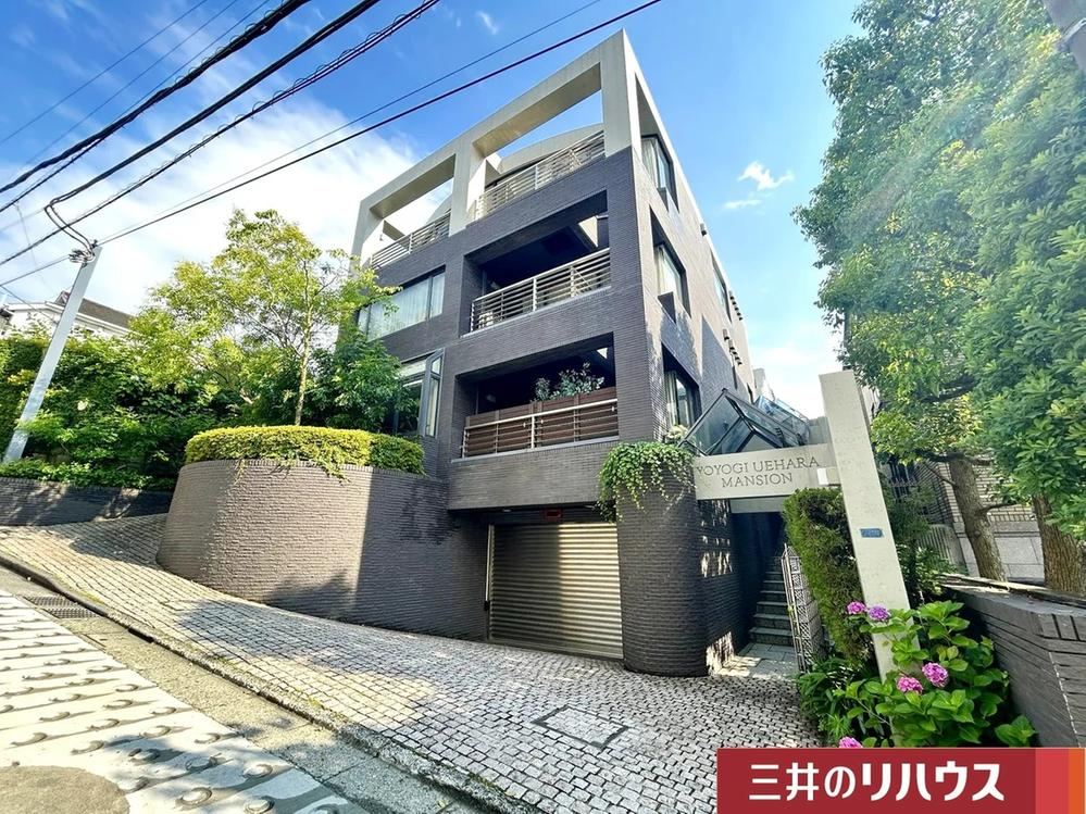 3LDK apartment in Shibuya Ward, Tokyo - Photo 1