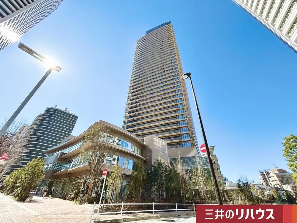 2LDK apartment in Shinjuku Ward, Tokyo - Photo 1