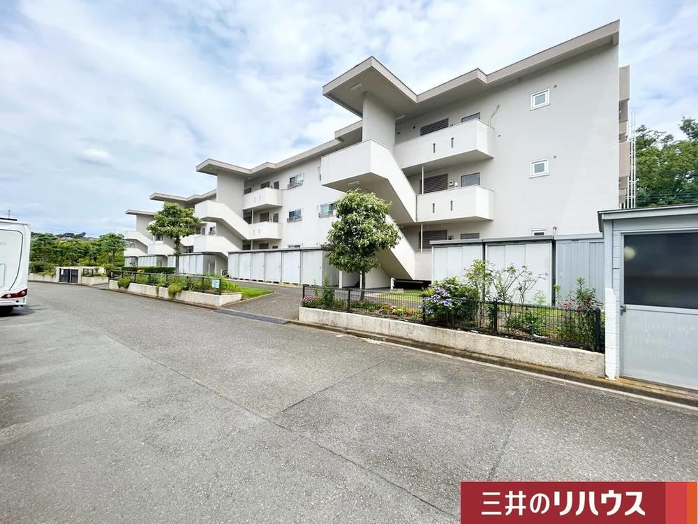3LDK apartment in Higashiyamato, Tokyo - Photo 1