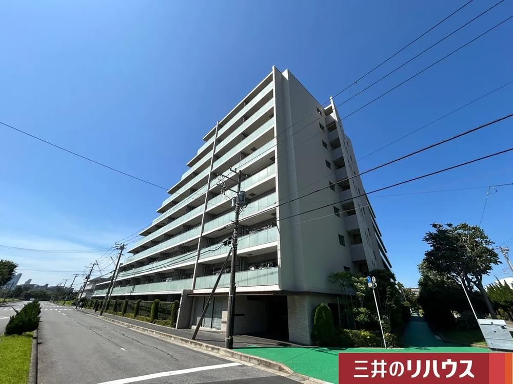 4LDK apartment in Mihama Ward, Chiba - Photo 1