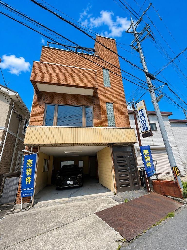 4LDK house in Takatsuki, Osaka - Photo 1