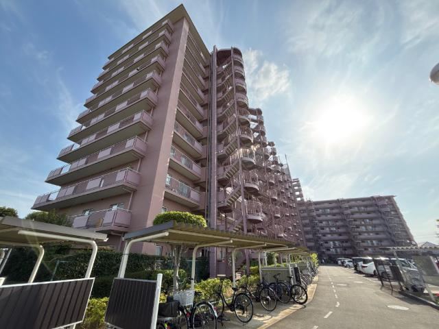 4LDK apartment in Nagareyama, Chiba - Photo 1