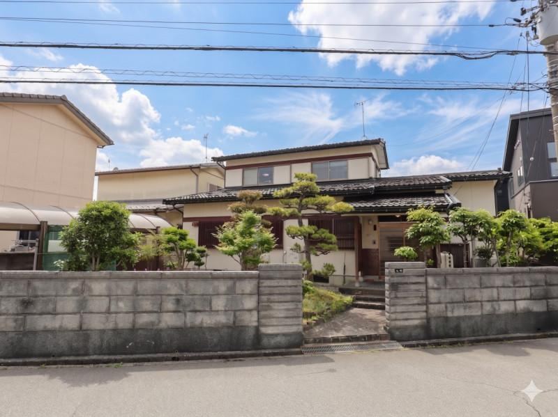 5DK house in Toyama, Toyama - Photo 1