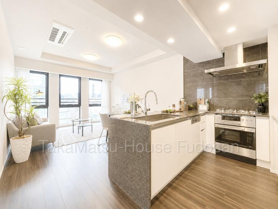 3LDK apartment in Chiyoda Ward, Tokyo - Photo 1