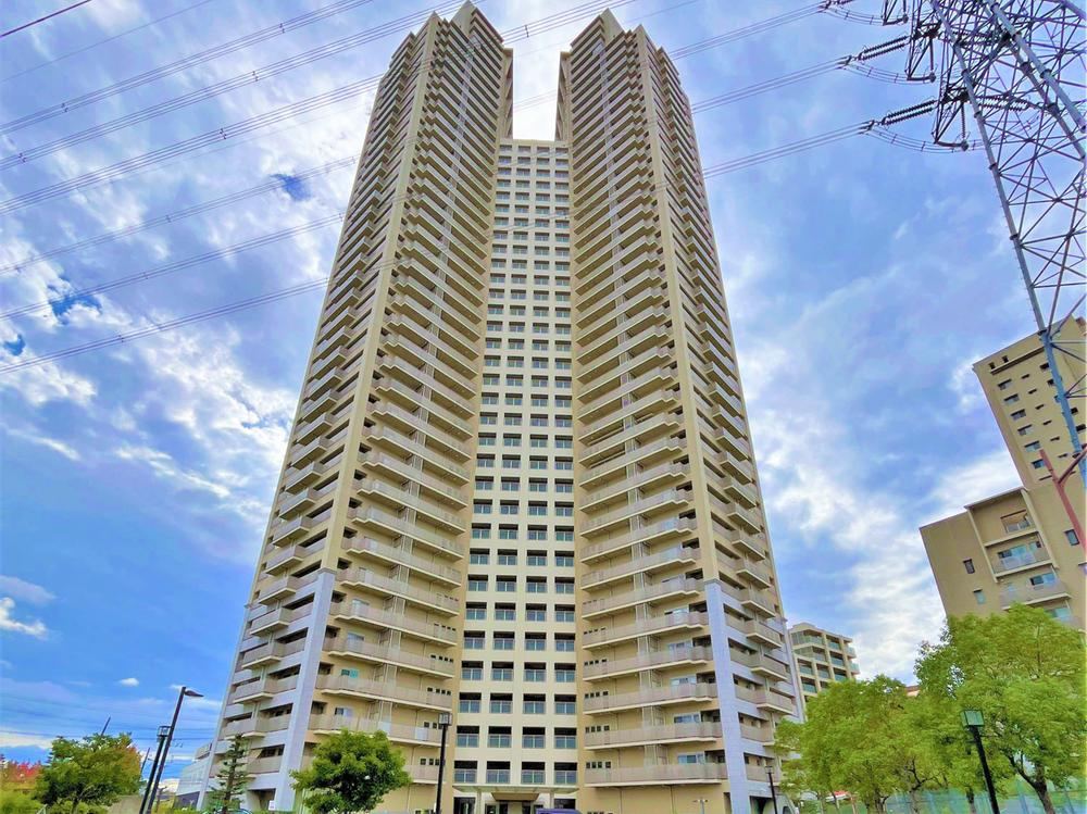 2LDK+S apartment in Hirakata, Osaka - Photo 1